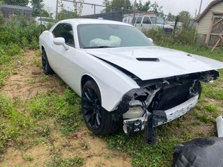 2016 Dodge Challenger SXT Plus - Exterior Front Right Corner Image